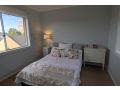 Cheerful 4 Bedroom Townhouse with gorgeous sunroom Guest house, Maribyrnong - thumb 10