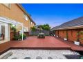 Cheerful 4 Bedroom Townhouse with gorgeous sunroom Guest house, Maribyrnong - thumb 1