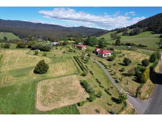 Cherry Top Farmstay - Boutique Eco Village Farm stay, Tasmania - 2