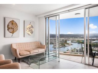 Chevron Renaissance 2 Bed Apartment by Vaun Apartment, Gold Coast - 1