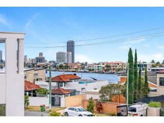 Chevron Sails Apartment, Gold Coast - 1