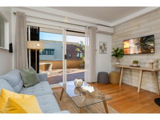Chic 1-Bed Apartment in Prime Bondi Location Apartment, Sydney - 2