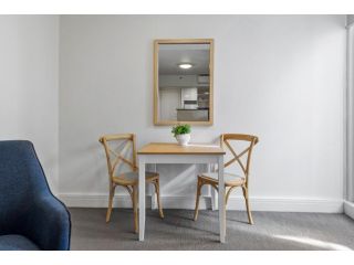 Chic 1-Bed Apartment Steps From Shopping Street Apartment, Melbourne - 4