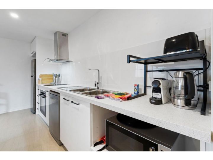 Chic 1-Bed Studio Near Cafes and Shops Apartment, Carnegie - imaginea 10