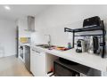 Chic 1-Bed Studio Near Cafes and Shops Apartment, Carnegie - thumb 10