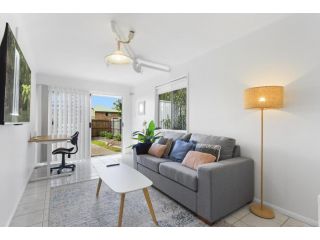 Chic 1-Bed Yaroomba Flat Steps from the Beach Apartment, Yaroomba - 2