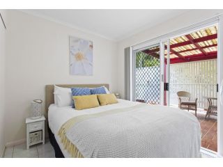 Chic 1-Bed Yaroomba Flat Steps from the Beach Apartment, Yaroomba - 4