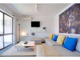 Chic 2 bed Apartment on Scarborough Beach! Apartment, Perth - 2