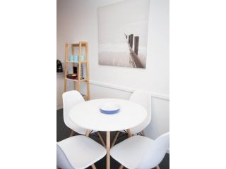 Chic 2 bed Apartment on Scarborough Beach! Apartment, Perth - 5