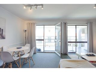Chic 2 bed Apartment on Scarborough Beach! Apartment, Perth - 1