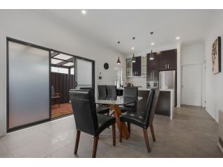 Chic 2 Bedroom Keilor Guest house, Victoria - 3