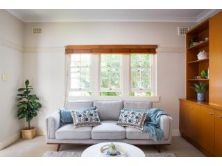 Chic Apartment with Sun Lounge Near Manly Beach Apartment, Sydney - 3