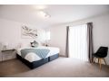 Chic Hobart Townhouse sleeps 9 - perfect location Guest house, Hobart - thumb 8