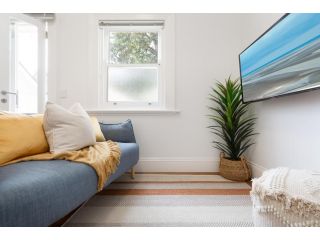 Chic Studio With Patio 20 min From CBD Apartment, Sydney - 2