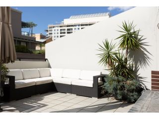 Chic Unit with Rooftop Terrace near Sights & Shops Apartment, Sydney - 2