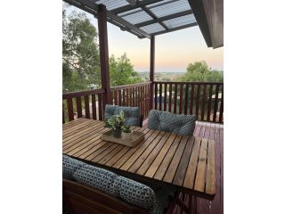 Childers Charmer with Aircon, WIFI & modern luxuries Guest house, Childers - 2