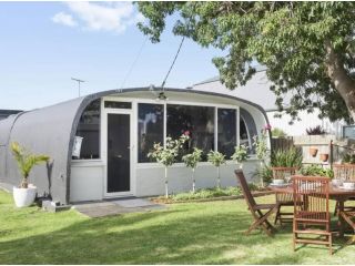 Chill at our Igloo cottage - 100m stroll to beach Guest house, Portarlington - 2
