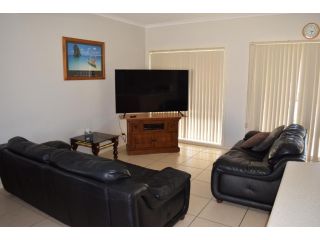 Christies Seahorse Holiday Townhouses Guest house, Port Noarlunga - 1