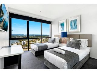 Circle of Cavill Floor to ceiling Oeacn and River Views! 3 bedroom Apartment, Gold Coast - 1