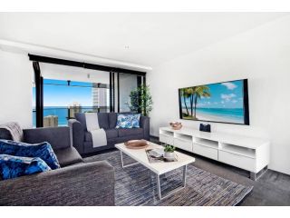 Circle of Cavill Floor to ceiling Oeacn and River Views! 3 bedroom Apartment, Gold Coast - 4