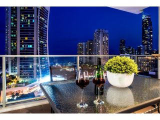 Circle on Cavil Holidays Gold Coast Apartment, Gold Coast - 1