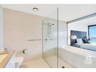 Circle on Cavill â€“ 1 Bedroom Ocean Spa Unit, Surfers Paradise Apartment, Gold Coast - 5