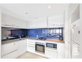 Circle on Cavill â€“ 1 Bedroom Ocean Spa Unit, Surfers Paradise Apartment, Gold Coast - 3