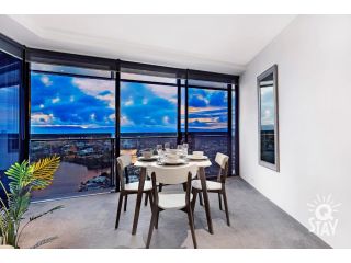 Circle on Cavill 2 Bedroom, Hinterland View - QSTAY Apartment, Gold Coast - 3