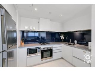 Circle on Cavill â€“ 1 Bedroom + Study Ocean - 7 Night Special! Apartment, Gold Coast - 4