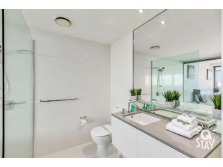 Circle on Cavill â€“ 1 Bedroom + Study Ocean - 7 Night Special! Apartment, Gold Coast - 5