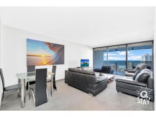 Circle on Cavill â€“ 1 Bedroom + Study Ocean View Family Apartment - Can sleep up to 5! Apartment, Gold Coast - 4