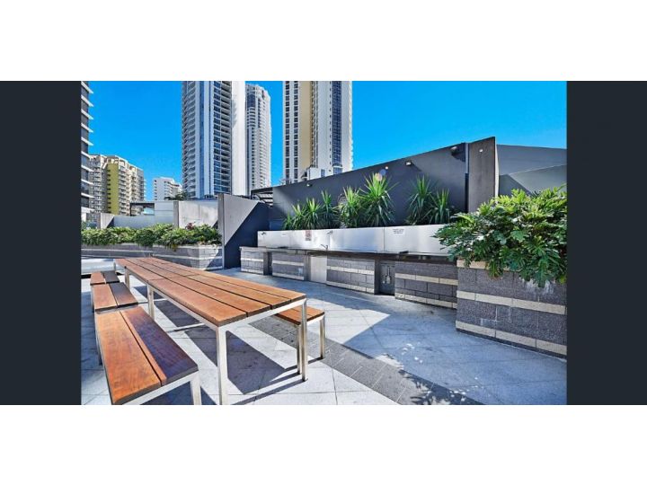 Circle on Cavill Luxury Resort Apartment w Pools Sauna FREE parking Apartment, Gold Coast - imaginea 7