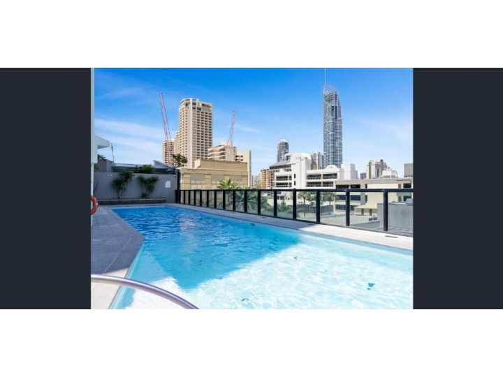 Circle on Cavill Luxury Resort Apartment w Pools Sauna FREE parking Apartment, Gold Coast - imaginea 3