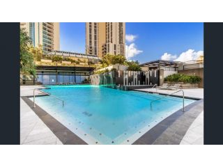 Circle on Cavill Luxury Resort Apartment w Pools Sauna FREE parking Apartment, Gold Coast - 2