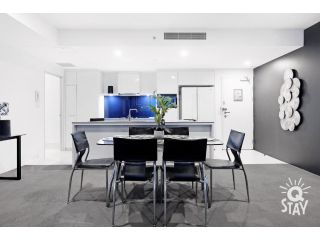 Circle on Cavill, 3 Bedroom Ocean level 57, Sleeps 8! Apartment, Gold Coast - 1