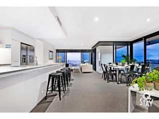 Circle on Cavill â€“ 3 Bedroom Sub Penthouse Amazing Ocean Views, Surfers Paradise Apartment, Gold Coast - 3