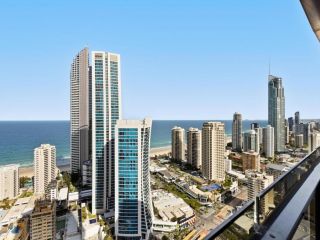 Circle on Cavill 37th Floor Ocean and River Views Apartment, Gold Coast - 1