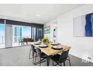 Circle on Cavill â€“ 4 Bedroom Sub Penthouse Ocean - Level 49!! Apartment, Gold Coast - 3