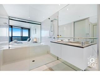 Circle on Cavill AMAZING 1 Bedroom SPA & Study â€” Q Stay Apartment, Gold Coast - 1