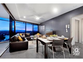 Circle on Cavill AMAZING 2 Bedroom SPA Hinterland View - QSTAY Apartment, Gold Coast - 1