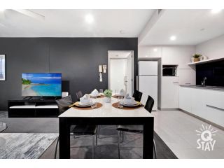 Circle on Cavill AMAZING 2 Bedroom SPA Hinterland View - QSTAY Apartment, Gold Coast - 3