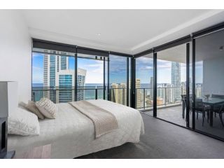 Circle on Cavill - Coastal Letting Apartment, Gold Coast - 1