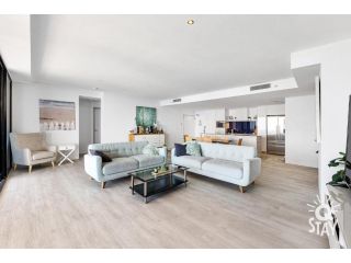 Circle on Cavill - Luxury 4 Bedroom Sub Penthouse, Surfers Paradise Apartment, Gold Coast - 1