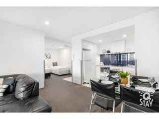 Circle on Cavill Modern 1 Bedroom + Study, Ocean View â€” Q Stay Apartment, Gold Coast - 5