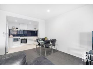 Circle on Cavill Modern 1 Bedroom + Study, Ocean View â€” Q Stay Apartment, Gold Coast - 3