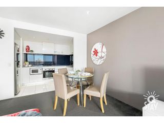 Circle on Cavill - QStay Apartment, Gold Coast - 4