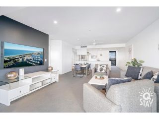 Circle on Cavill Surfers Paradise 3 Bedroom SPA Sleeps 9 Apartment, Gold Coast - 1