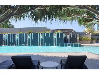 Sealuxe - Central Surfer Paradise - Spacious Ocean View King Spa Apartment Apartment, Gold Coast - 1