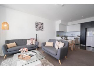 City Rest with views - high up + parking Apartment, Perth - 1