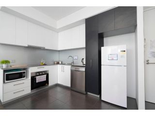 City Rest with views - high up + parking Apartment, Perth - 4